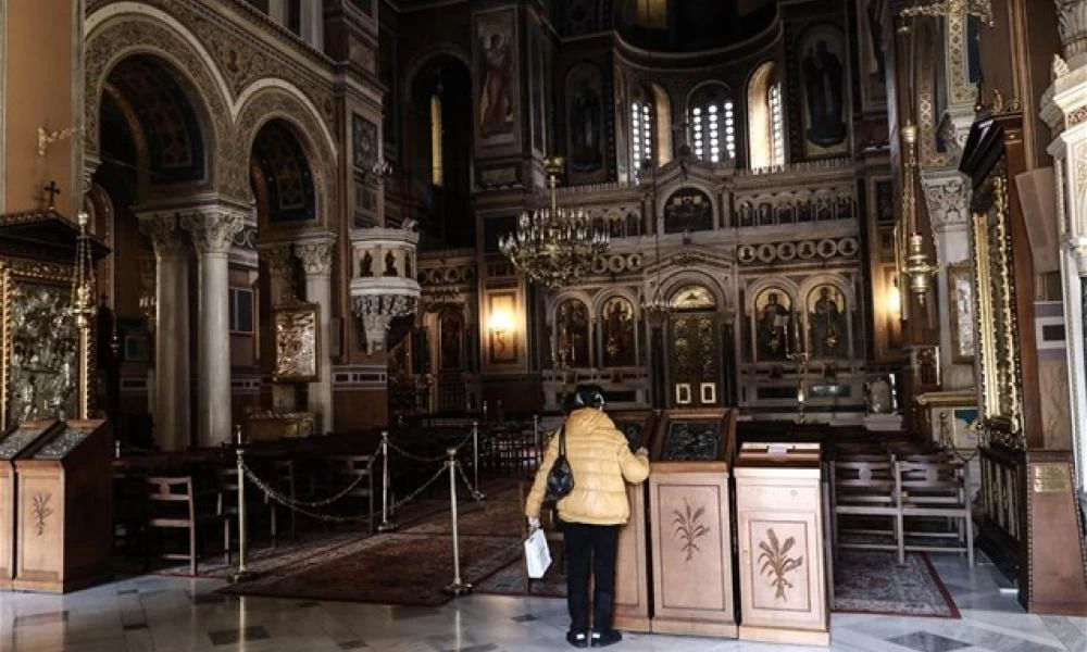 Χριστούγεννα και Φώτα σε κλοιό κορονοϊού